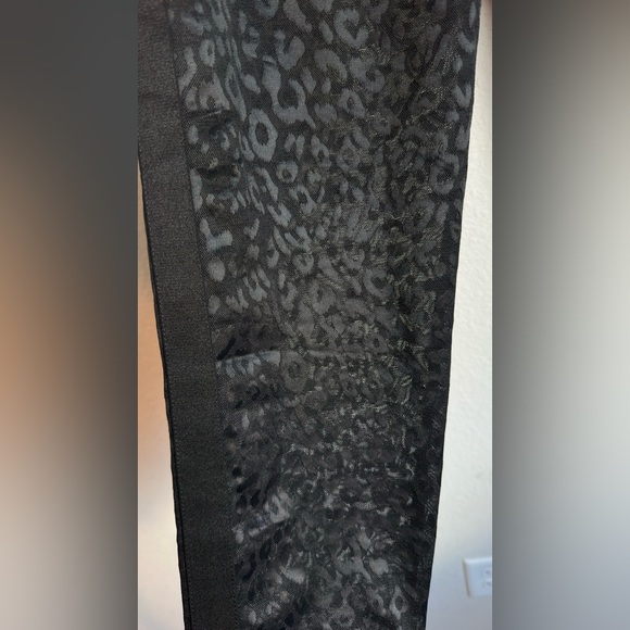 Victoria’s Secret Performing Black Leopard Size Large Print High Waisted Tight - Picture 6 of 11